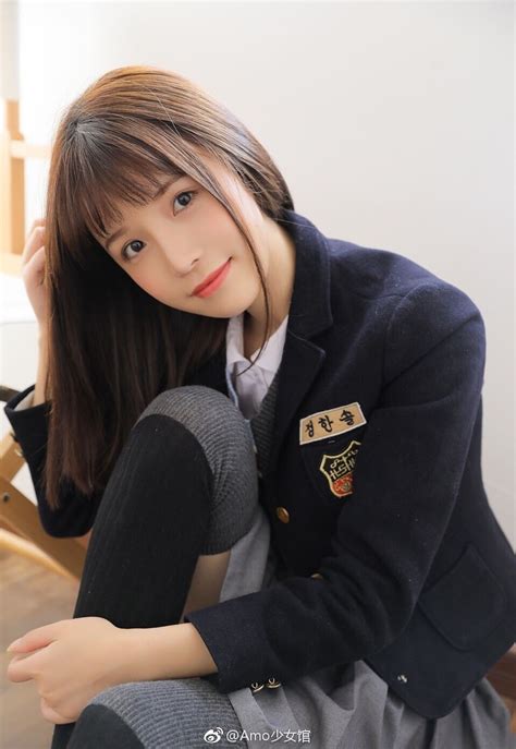 翟晓川今天参加阅兵仪式戴北京青年榜样奖章和首钢劳动模范奖章